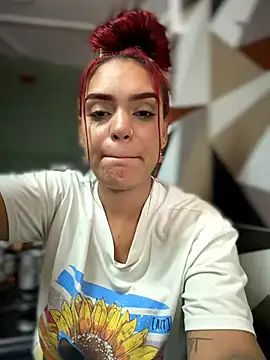 Sara-77 élő XXX-chatje