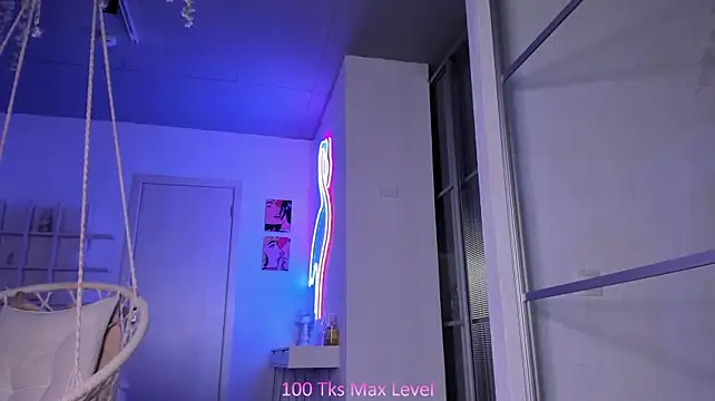 InnocentEvee 라이브 XXX 채팅