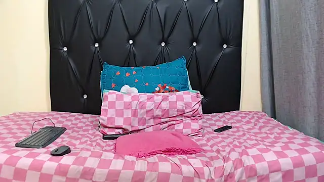 PIXIEBITCHXXX26 লাইভ XXX চ্যাট