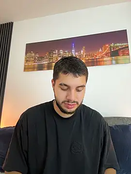 Онлайн чат XXX AmadeoWild