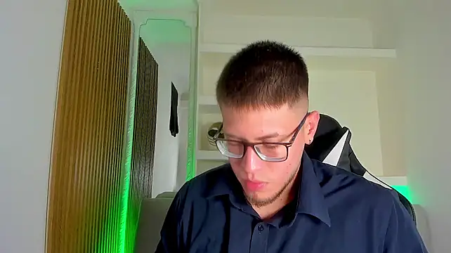 SebastianMaximoff_ Adlı Modelin Canlı XXX Sohbeti