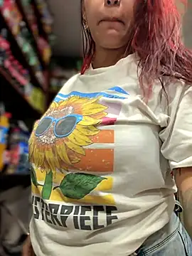 Sara-77 Adlı Modelin Canlı XXX Sohbeti