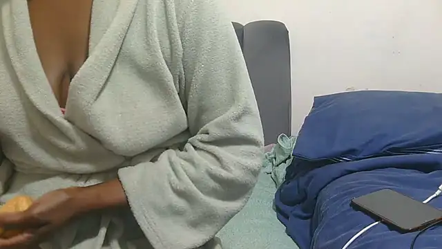 Chat +18 de sluttylaura21 ao vivo