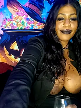 AmazonianMistress' Live XXX Chat