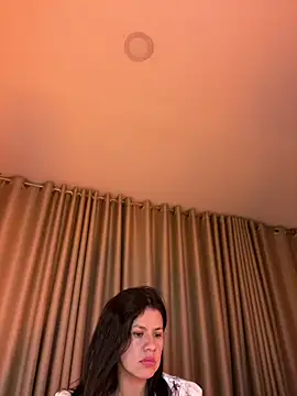 AliinakのライブXXXチャット