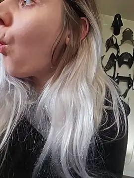 ScarletsWeb élő XXX-chatje