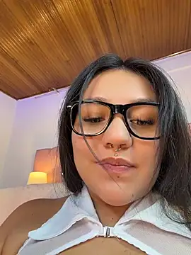 Chat +18 de Emily_Gomezz ao vivo
