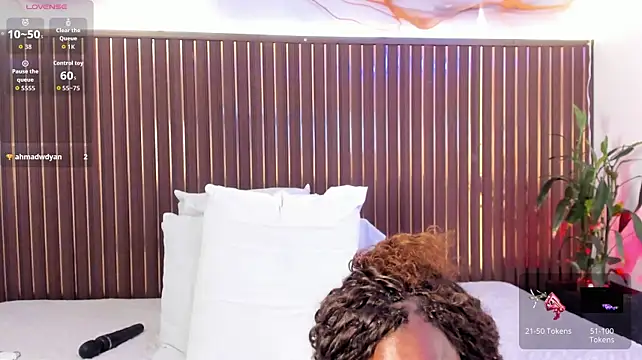 Chat +18 de mia_pineda ao vivo