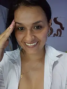 Chat +18 de elena_jonees ao vivo