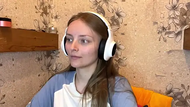 צ'אט XXX בשידור חי של EmyMiu