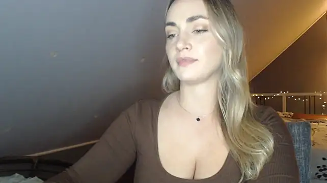 ScarlettSensitive's Live XXX Chat