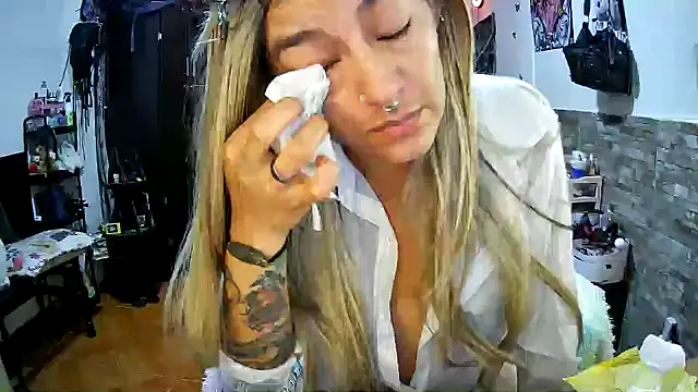 AngelaQueen_ লাইভ XXX চ্যাট