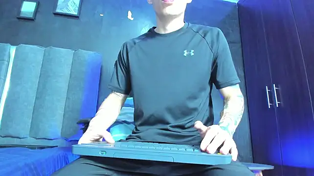 Enzo_Maserati 即時 XXX 聊天