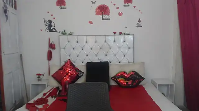 Sweetbigcatt's Live XXX Chat