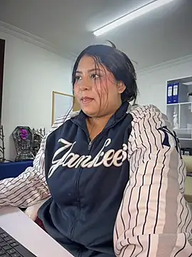 XXX chat uživo modela Mia_roussee_