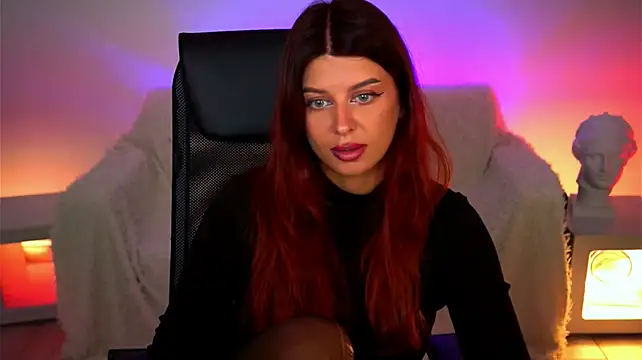 NicoleMun XXX чат на живо