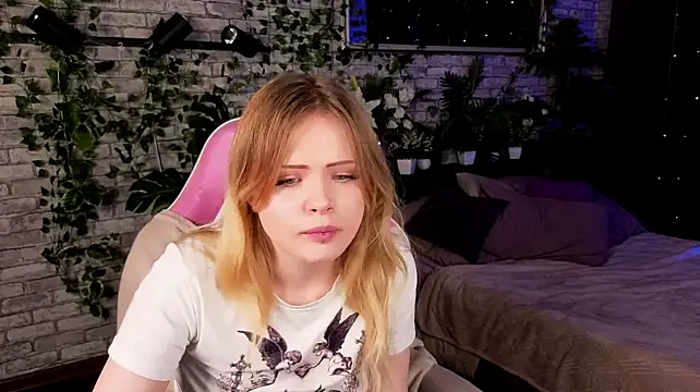 Ivy_Pierce Chat XXX in diretta