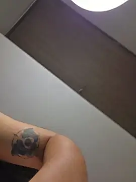 צ'אט XXX בשידור חי של sarah_rayy