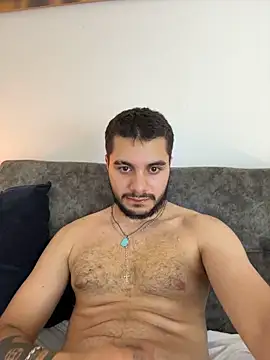 AmadeoWild's Live XXX Chat