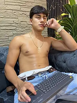 Онлайн ч ат XXX Lander_Cruz
