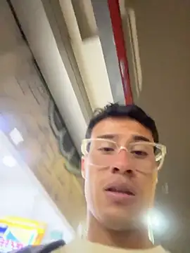 Chat XXX en directo de TavoHot_