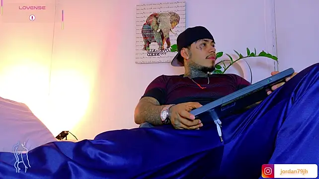 JordanSmiith_ Adlı Modelin Canlı XXX Sohbeti