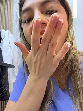צ'אט XXX בשידור חי של alicee16