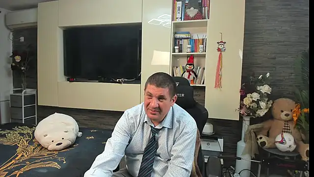 SpartacusDaddy48のライブXXXチャット