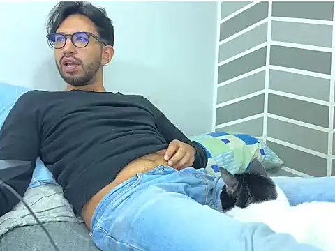 thomass1018 Live XXX Chat