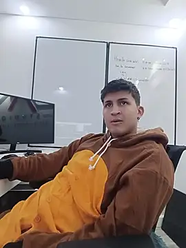 Axel_Romanov Adlı Modelin Canlı XXX Sohbeti