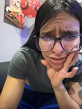 XXX chat uživo modela Damonylilith