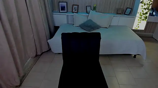 Valerie_Gloss XXX чат на живо
