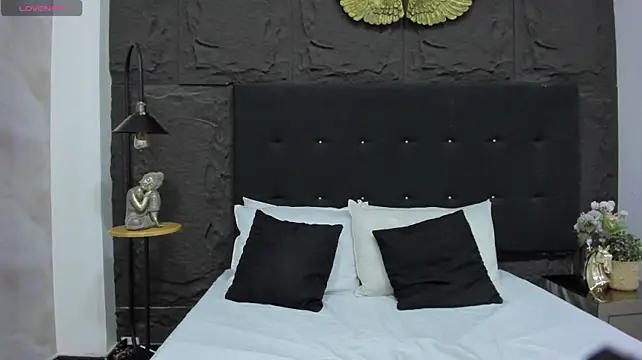 Chat +18 de KattieTylor ao vivo