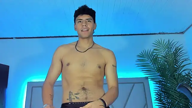 XXX chat uživo modela Tobias_Vega