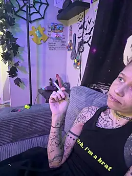 Toxlyn লাইভ XXX চ্যাট