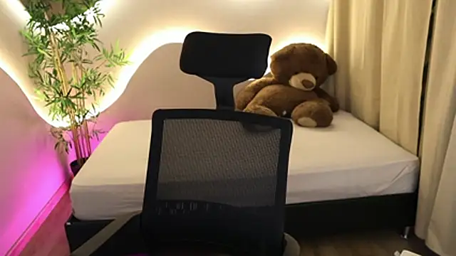 XXX chat uživo modela Emma_Lirys
