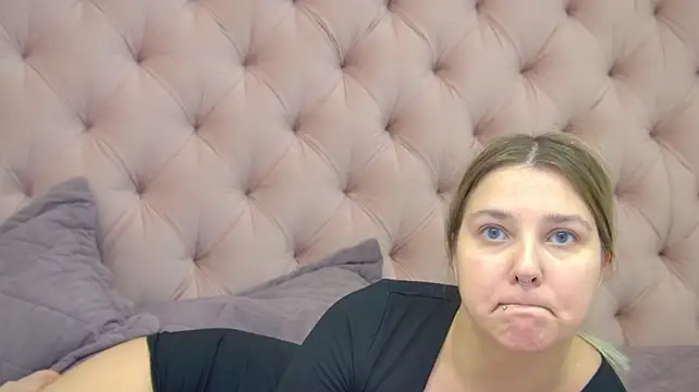 TinnaBurton XXX чат на живо