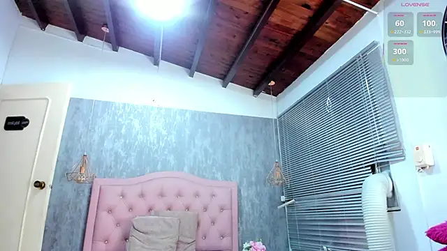 Chat +18 de naomidibello ao vivo