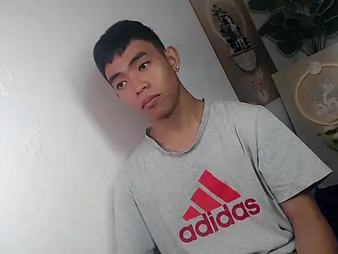 bretman1922 Adlı Modelin Canlı XXX Sohbeti
