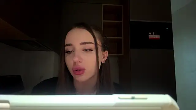 dianaluves1 Adlı Modelin Canlı XXX Sohbeti