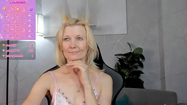 Julie_Lucas' Live XXX Chat