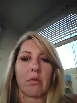 SheIsSomethingn Live XXX chat