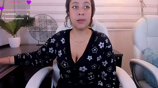 צ'אט XXX בשידור חי של mel_morenaa