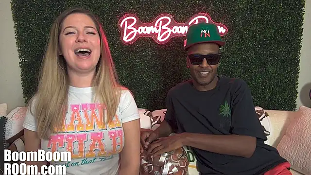 boomboomr00m's Live XXX Chat