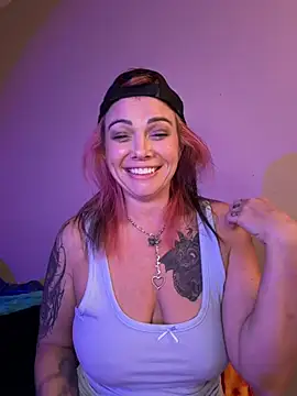 MarlaFknSinger élő XXX-chatje