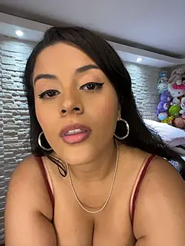 amellita-33 Adlı Modelin Canlı XXX Sohbeti