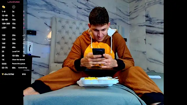 Chat +18 de Axel_Romanov ao vivo