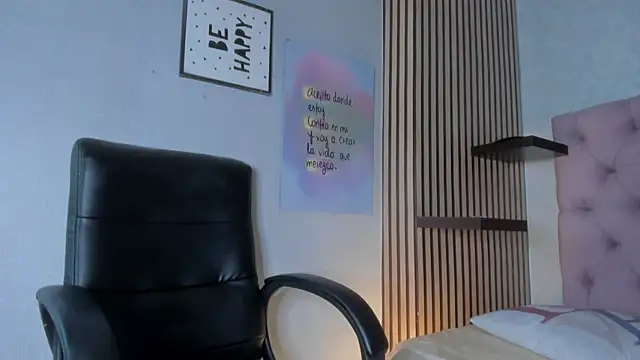 XXX chat uživo modela adelle__fox