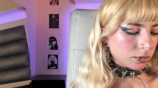Chat XXX ao vivo de adhalee_js