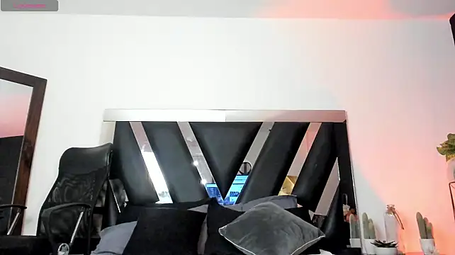 XXX chat uživo modela EmmyFox__